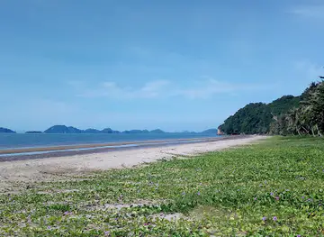 Ao Thung Makham