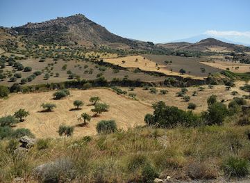 italy/sicily/attraction/vallone-di-piano-della-corte