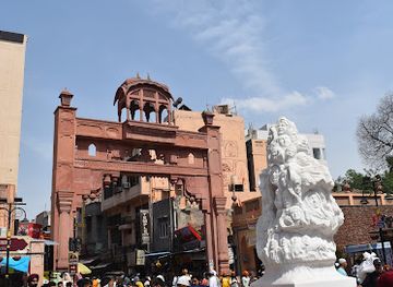 india/amritsar/attraction/sculpture-in-honour-of-the-martyrs-of-jallianwala-bagh