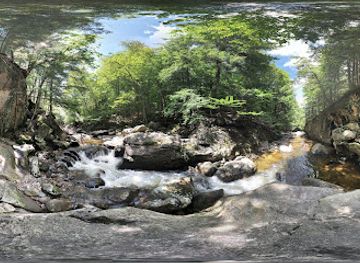 new-hampshire/dartmouth-lake-sunapee/attraction/sculptured-rocks