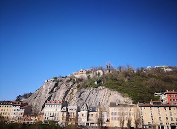 france/grenoble/attraction/place-du-tribunal