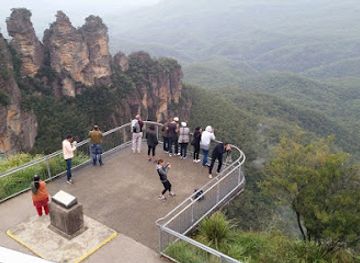 australia/western-new-south-wales/attraction/three-sisters-walk