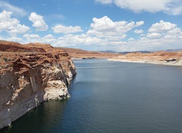 arizona/page/attraction/glen-canyon-dam