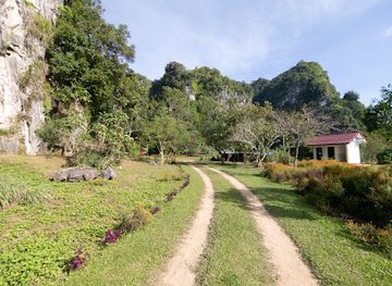 laos/houaphanh-province/attraction/phoumi-vongvichid-memorial-cave