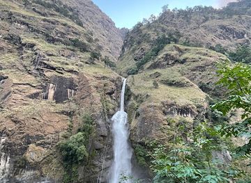 india/himalayas/attraction/chamche-waterfall