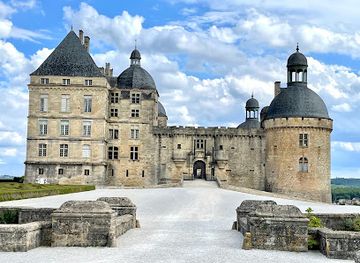 france/dordogne-valley/attraction/chateau-de-hautefort