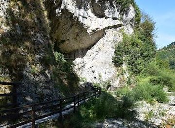 italy/cinque-terre/attraction/equi-terme-caves