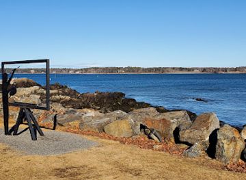 new-hampshire/seacoast/attraction/pose-inside-outdoor-picture-frame