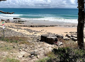 australia/great-sandy-national-park/attraction/tea-tree-bay-beach