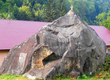 ukraine/yaremche/attraction/kamin-dovbusha