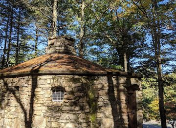 massachusetts/berkshires/attraction/purgatory-chasm-state-reservation