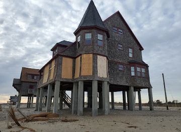 rhode-island/trustom-pond-national-wildlife-refuge/attraction/moonstone-beach