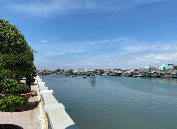 vietnam/phan-thiet/attraction/duc-thanh-school