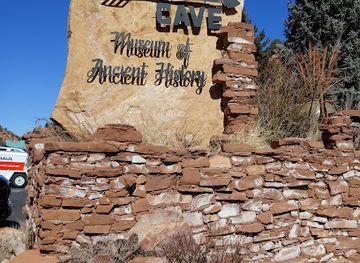 utah/mt-carmel/attraction/moqui-cave