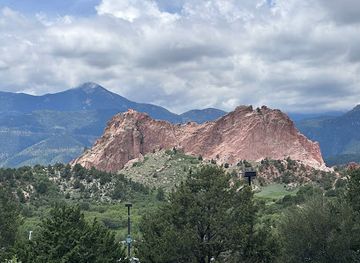 colorado/pikes-peak/attraction/garden-of-the-gods-visitor-nature-center