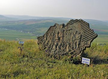 romania/vaslui/attraction/mound-of-burcel