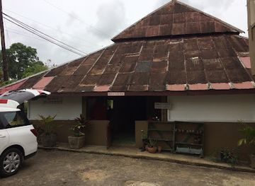 trinidad-and-tobago/pitch-lake/attraction/mud-house-museum