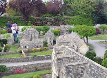 united-kingdom/cotswolds/attraction/birdland-park-gardens