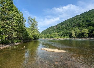 west-virginia/harpers-ferry-national-historical-park/attraction/shenandoah-falls