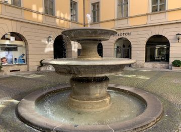 germany/munich/altstadt-lehel/attraction/hofbrunnen