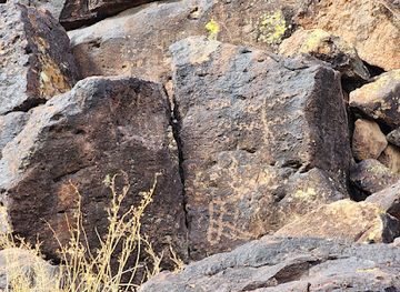 arizona/phoenix/glendale/attraction/deer-valley-petroglyph-preserve