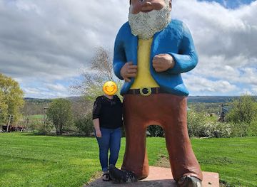 new-york/catskill-mountains/attraction/original-world-s-largest-garden-gnome