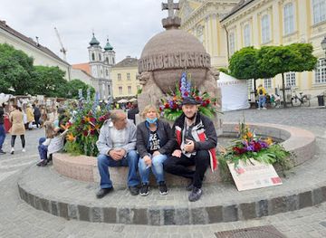 hungary/szekesfehervar/attraction/szekesfehervari-koronas-park