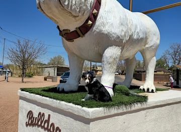 arizona/winslow/attraction/bulldog-statue