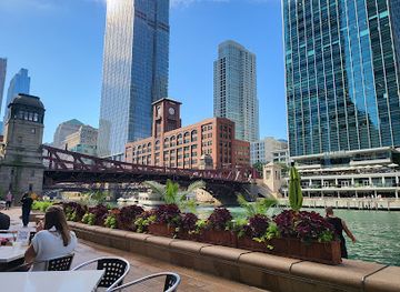 illinois/chicago/west-loop/attraction/chicago-riverwalk-west-end