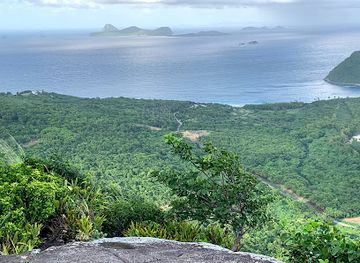 grenada/saint-andrew/attraction/welcome-stone