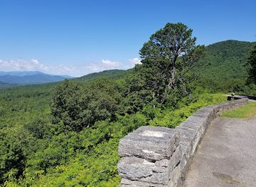 north-carolina/blue-ridge-mountains/attraction/bear-den-overlook