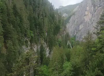 Vízesés, függőhíd