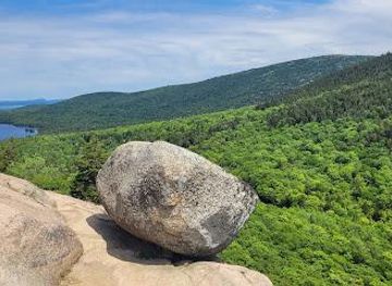 maine/bar-harbor/attraction/bubble-rock