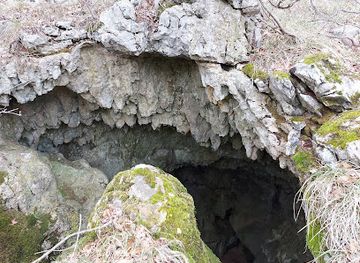 slovenia/sezana/attraction/tupla-jama