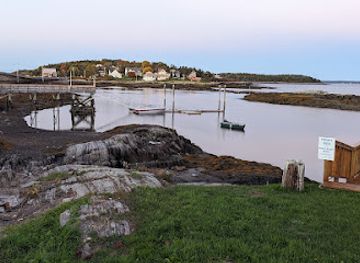 maine/greater-portland-and-casco-bay/attraction/giant-s-stairs-and-mcintosh-lot-preserve
