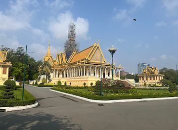 cambodia/phnom-penh/toul-tom-poung/attraction/royal-palace
