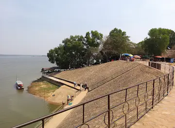 កញ្ចុះតាមមាត់ទឹក បារាយទឹកថ្លា