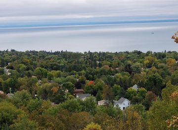 minnesota/duluth/attraction/hawk-ridge-nature-reserve