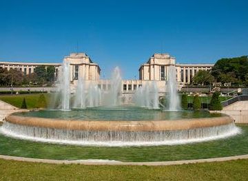 france/paris/attraction/fontaine-de-varsovie