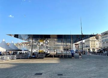 france/marseille/attraction/l-ombriere-de-norman-foster