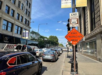 illinois/chicagoland/attraction/historic-end-of-route-66-sign