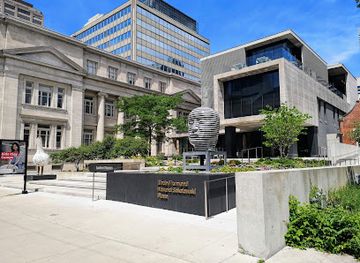 canada/toronto/yorkville/attraction/gardiner-museum