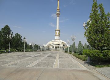turkmenistan/ashgabat/attraction/monument-of-neutrality