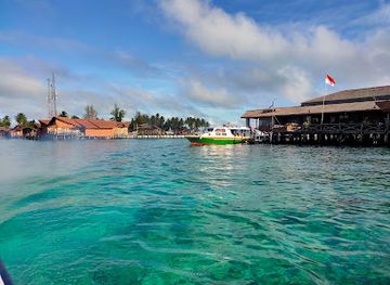 indonesia/pulau-derawan/attraction/pantai-derawan