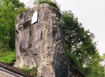 france/dordogne/attraction/octroi-et-rocher-de-l-arsault