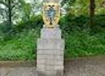 netherlands/arnhem/attraction/standbeeld-wapenschild-van-nijmegen