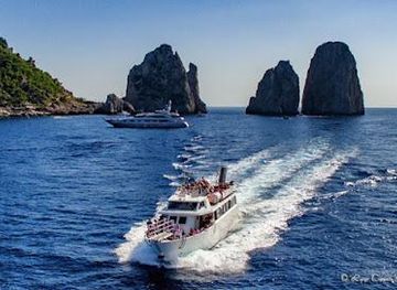 italy/capri/attraction/marina-lobra