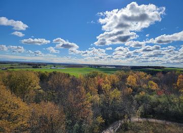 wisconsin/ice-age-trail/attraction/ledge-view-nature-center