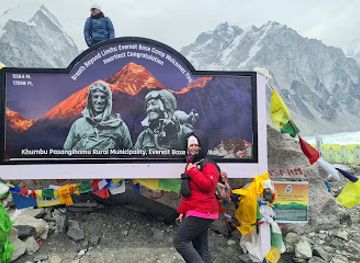 nepal/gokyo-lakes/attraction/everest-basecamp-sign