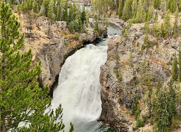 montana/yellowstone-national-park/attraction/upper-falls-view